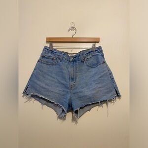 Abercrombie & Fitch The Mom High Rise Frayed Hem Jean Shorts. Size 31
